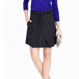 NWT Banana Republic Front-Tie Navy Pinstripe Skirt